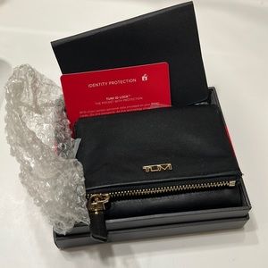 Tumi Black Voyageur Nylon Fold Wallet Leather Trim Gold Hardware with Box & Auth